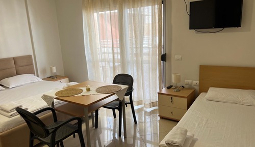 Estudio económico, balcón, vistas a la ciudad