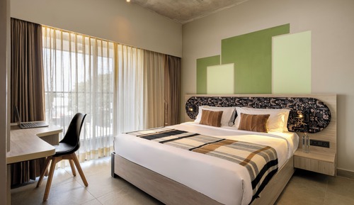 Suite, 1 cama de matrimonio, vistas a la ciudad