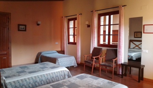 Habitación triple, vistas al jardín