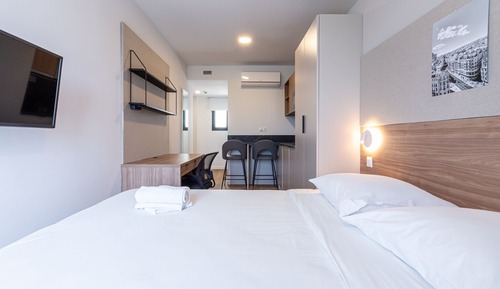 Estudio superior, baño privado