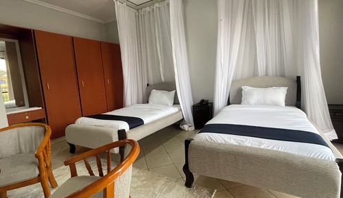 Habitación Deluxe con 2 camas individuales, balcón, vistas a la ciudad