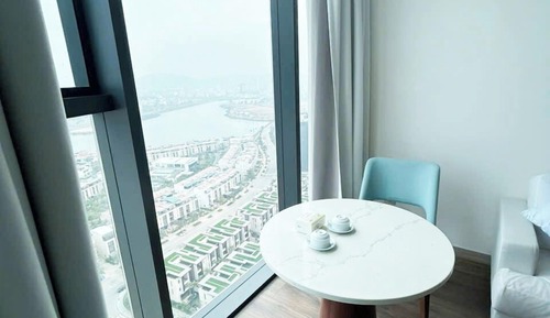 Apartamento de lujo, varias camas, balcón, vistas a la ciudad