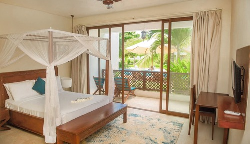Habitación Deluxe doble, vistas a la piscina