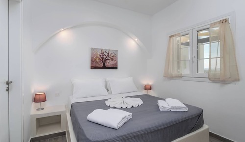 Estudio básico, balcón, vistas a la bahía