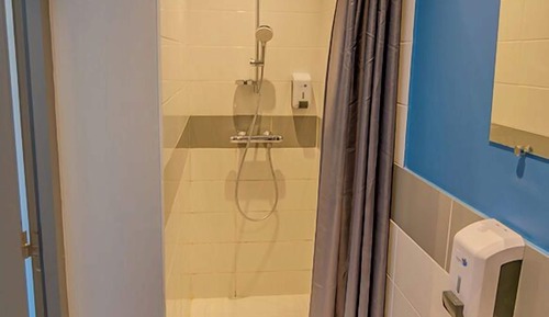 Habitación con 2 camas individuales