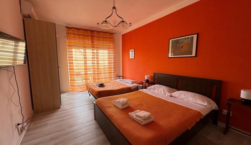 Orange room, family double