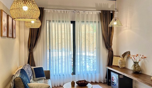 Estudio ejecutivo, vistas al jardín