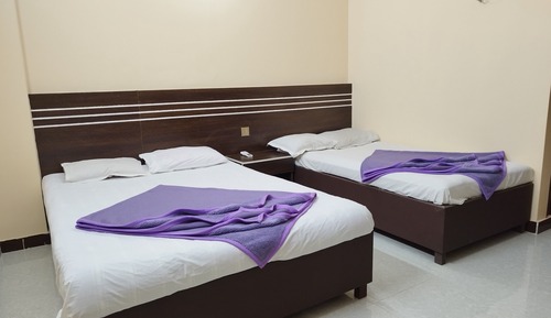 Habitación con 1 cama doble o 2 individuales, vistas a la ciudad