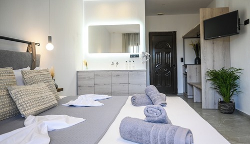 Habitación de lujo doble, balcón, vistas a la piscina