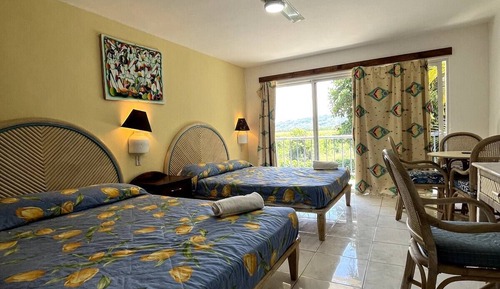 Habitación doble, balcón, vistas a la piscina