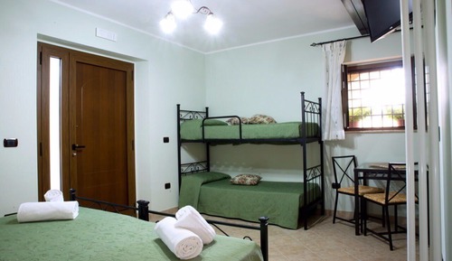 Habitación cuádruple Confort, vistas al jardín