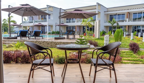 Habitación Deluxe con 1 cama doble o 2 individuales, balcón, vistas parciales al mar