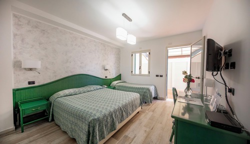 Habitación triple Confort, patio