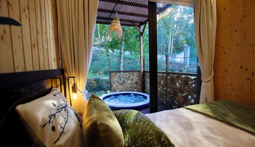 Bungalow romántico, cocina, vistas al jardín