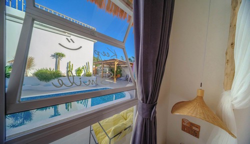 Habitación Elite doble, vistas a la piscina