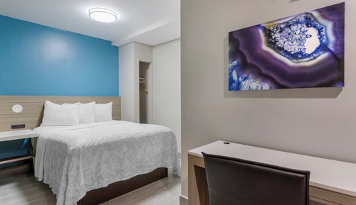 Habitación estándar, 1 cama de matrimonio (Roll-In Shower, Smoke Free)