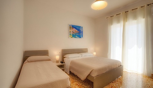 Habitación triple, vistas al mar