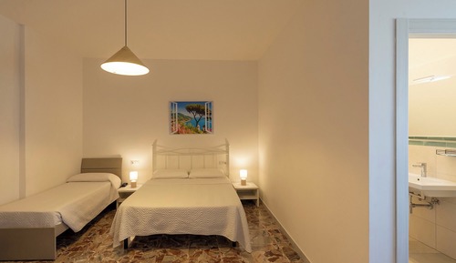 Habitación triple, baño privado, vistas al mar
