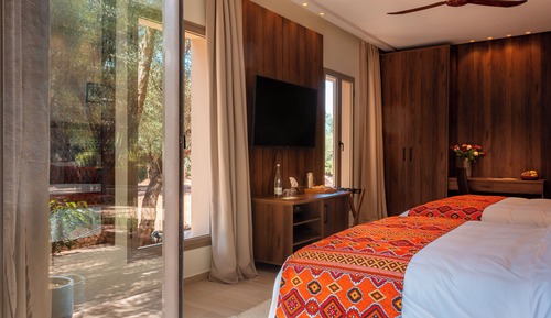 Suite junior, vistas a la piscina
