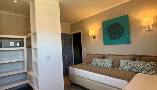 Habitación cuádruple Premium, vistas parciales al mar