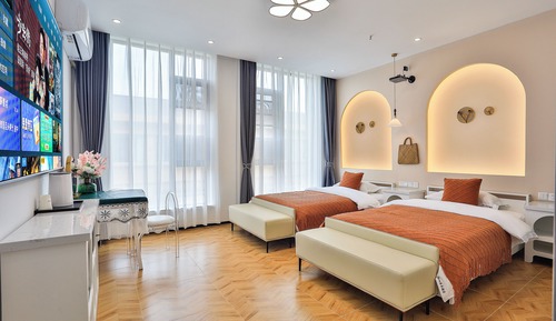 Habitación básica con 2 camas individuales