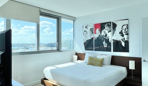Suite junior, 1 cama de matrimonio grande con sofá cama, vistas parciales al mar, frente a la playa