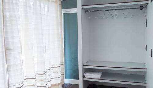 Habitación básica, balcón, vistas al jardín