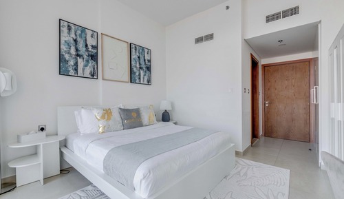 Apartamento de lujo, 1 cama de matrimonio grande con sofá cama, vistas al mar, frente a la playa