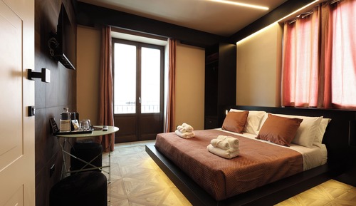 Habitación Deluxe con 1 cama doble o 2 individuales, balcón, vistas a la ciudad