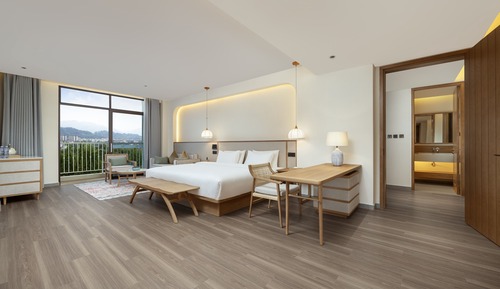 Suite superior, 1 cama de matrimonio grande, balcón, vistas parciales al lago