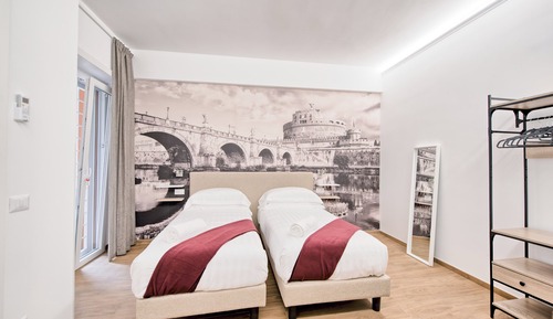 Habitación superior con 1 cama doble o 2 individuales, balcón