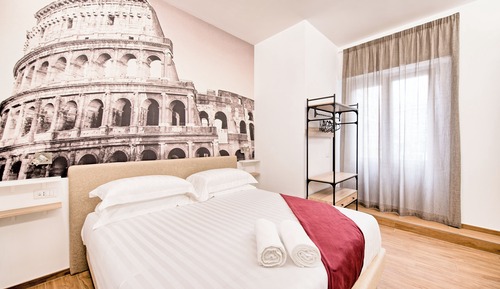 Habitación superior con 1 cama doble o 2 individuales, balcón