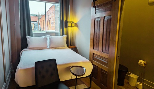 Habitación Confort doble, 1 cama de matrimonio, frigorífico, vistas a la montaña