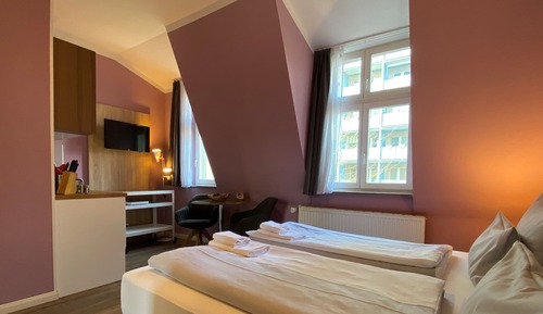 Studio, 1 King Bed, Private Bathroom, City View