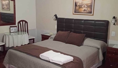 Habitación estándar con 1 cama doble o 2 individuales