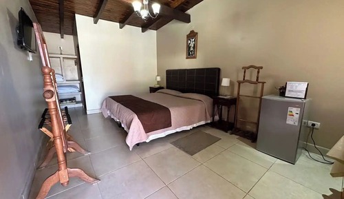Habitación superior con 1 cama doble o 2 individuales