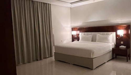 Habitación básica con 1 cama doble o 2 individuales, 1 cama de matrimonio grande