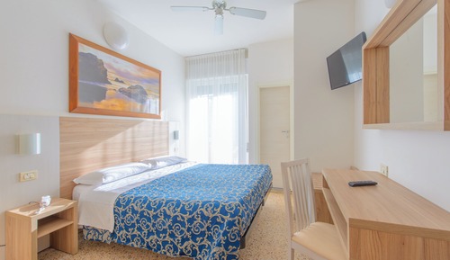 Habitación estándar con 1 cama doble o 2 individuales, vistas al mar