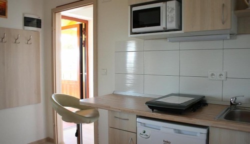 Apartamento, varias camas, cocina básica, vistas al jardín