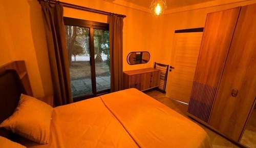 Standard Bungalow, Partial Sea View