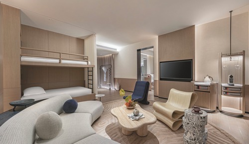 Suite, varias camas, acceso a la piscina