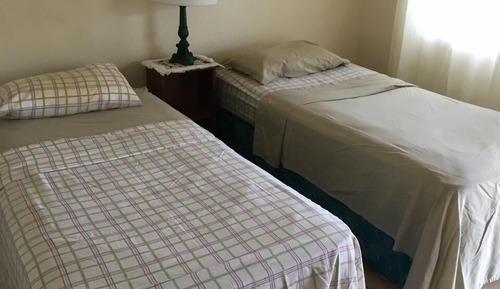 Habitación con 1 cama doble o 2 individuales, balcón, vistas parciales al mar