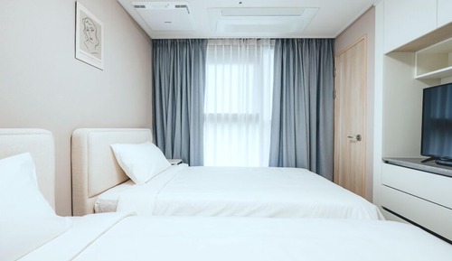 Business Twin Room, City View (Breakfast for 2 included)