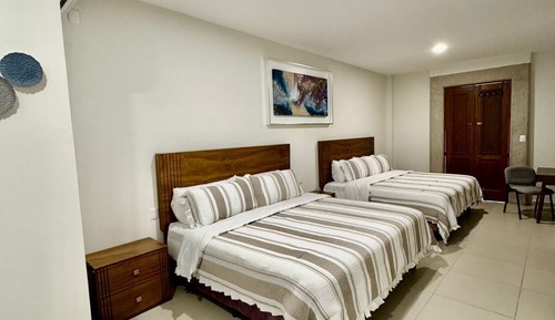 Habitación cuádruple Deluxe, balcón, vistas a la ciudad