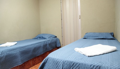 Habitación tradicional con 2 camas individuales