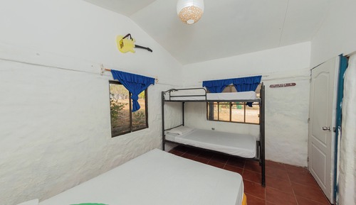 Dormitorio compartido básico, dormitorio mixto