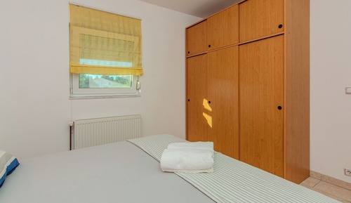 Apartamento clásico, vistas parciales al mar