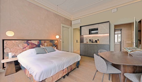 Deluxe Apartment