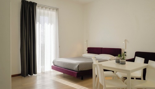 Habitación triple familiar, balcón, vistas al patio