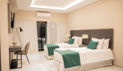 Habitación superior con 1 cama doble o 2 individuales